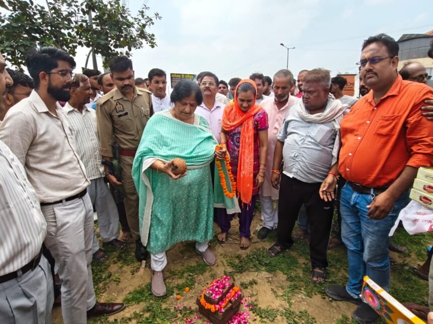 Mayor laid the foundation stone for development projects worth crores in Ghaziabad. IMAGE CREDIT TO NAGAR NIGAM