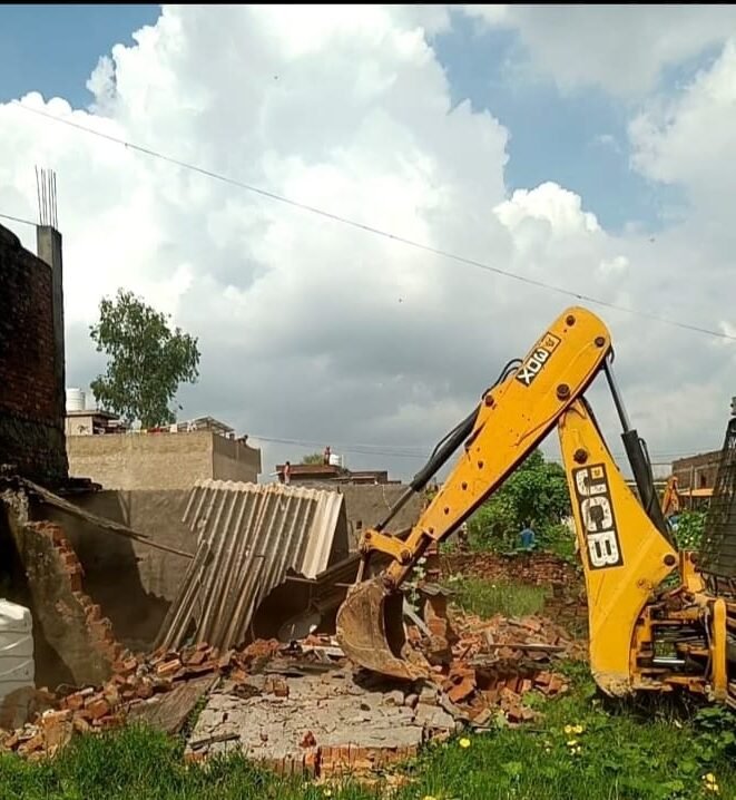 Greater Noida Authority: की सख़्त कार्रवाई, बिसरख डूब क्षेत्र से हटा अवैध कब्ज़ा, 25 हज़ार वर्ग मीटर जमीन कब्ज़ा मुक्त 2 WhatsApp Image 2025 08 20 at 6.01.24 PM 1 edited