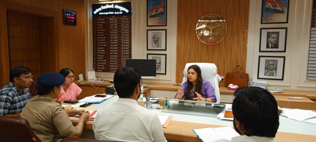 District Magistrate की पहल पर आत्मरक्षा प्रशिक्षण को नई दिशा, बालिकाओं के लिए सभी सरकारी स्कूलों में बनेगी सशक्तिकरण की राह 2 WhatsApp Image 2025 08 20 at 7.01.15 PM