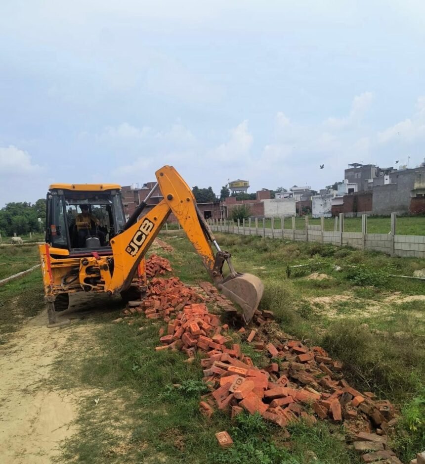 Major action by Ghaziabad Development Authority: Bulldozer run over illegal colonies spread across 49 bighas in Modinagar and Muradnagar IMAGE CREDIT TO GDA