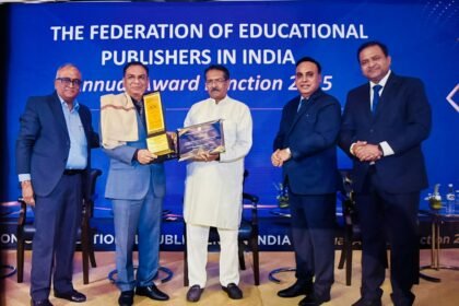 Dr. Vinod Prasoon honored with Prestigious Writer Award-2025. Photo by Publishers Association