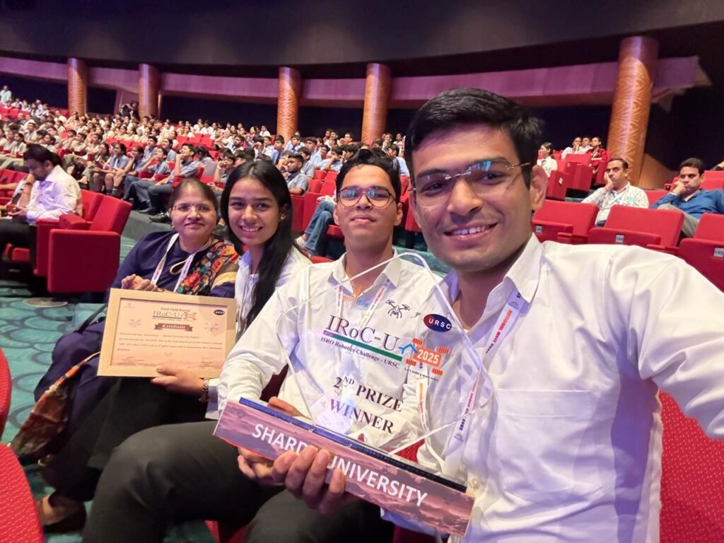 इसरो रोबोटिक्स चैलेंज में Sharda University की टीम सूर्या ने चमकाया नाम, देशभर में हासिल किया दूसरा स्थान 2 WhatsApp Image 2025 08 24 at 6.23.28 PM