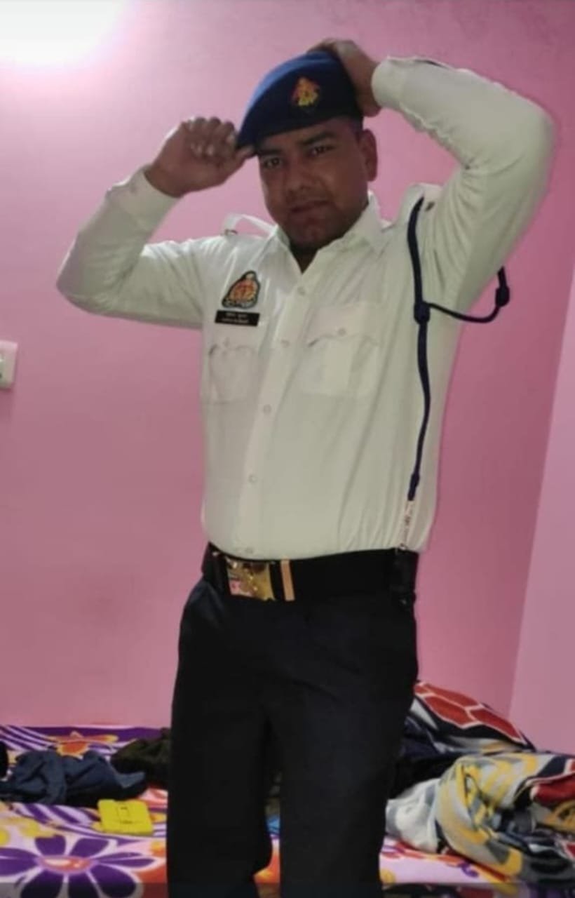 Constable Vipin Kumar, injured in a car accident, passed away during treatment; police department paid heartfelt tribute IMAGE CREDIT TO POLICE