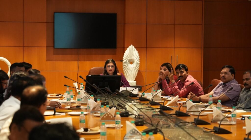 यूपी इंटरनेशनल ट्रेड शो-2025 की तैयारियों पर डीएम मेधा रूपम ने कसी लगाम, हर विभाग को सौंपा विशेष जिम्मा 2 WhatsApp Image 2025 08 26 at 7.03.20 PM