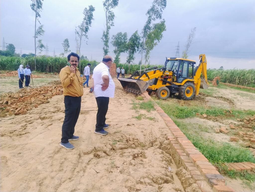 सिम्भावली क्षेत्र में अवैध कॉलोनियों पर चला प्राधिकरण का बुलडोज़र, सात निर्माण ध्वस्त 2 WhatsApp Image 2025 08 26 at 7.03.21 PM 2