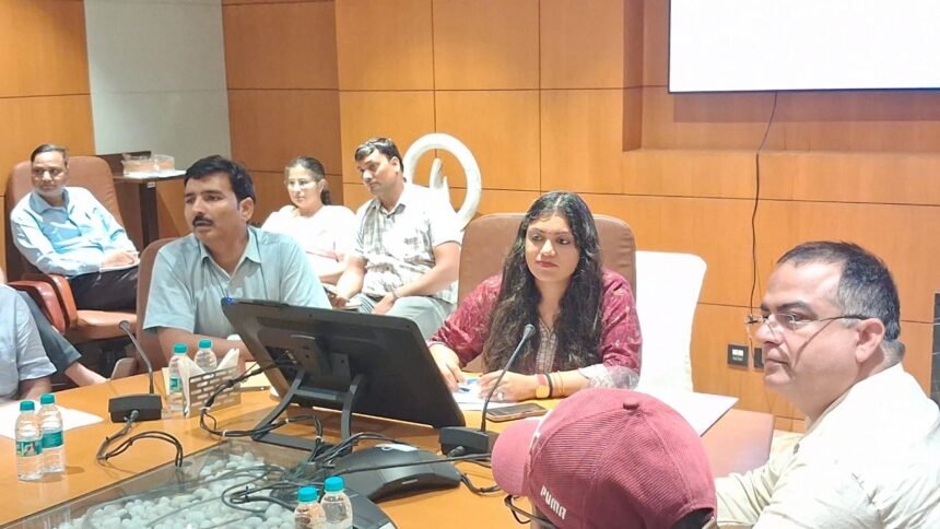 Deliberations on preparations for UP International Trade Show-2025; District Magistrate Medha Rupam appeals to entrepreneurs and educational institutions for active participation IMAGE CREDIT TO INFORMATION DEPARTMENT