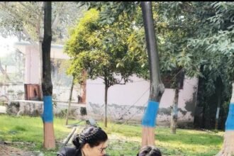 An innocent question melted hearts; the woman police station in-charge of Hapur encouraged a young student IMAGE CREDIT TO REPORTER