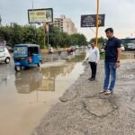 Municipal Officials Continued Drainage Work Despite the Rain IMAGE CREDIT TO NAGAR NIGAM