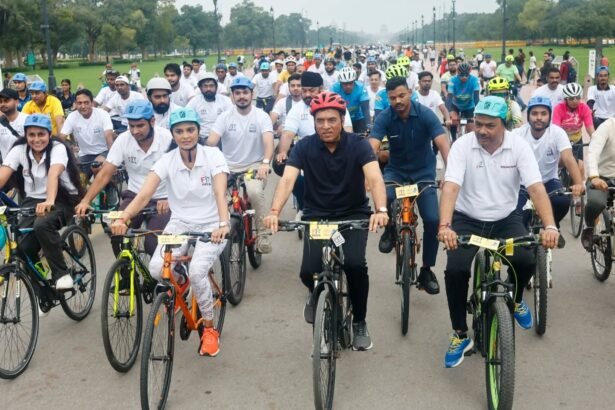 On National Sports Day, an 800 km Cycling Journey Successfully Concludes, Echoing the Message of Fit India IMAGE CREDIT TO PIB