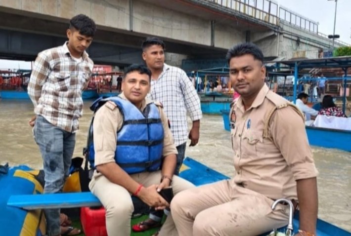 गणपति प्रतिमाओं का विसर्जन प्रशासन की निगरानी में सम्पन्न, गंगा में विसर्जन पर रही सख्त रोक 2 WhatsApp Image 2025 08 31 at 8.05.52 PM