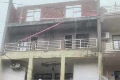 Ghaziabad Development Authority cracks down on illegal constructions; sealing operations conducted in Pratap Vihar and Vivekanand Nagar IMAGE CREDIT TO GDA