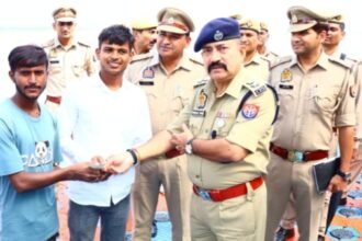 Boatmen Who Saved Lives in the Ganga Honored by Police Captain, Their Bravery Recognized IMAGE CREDIT TO POLICE
