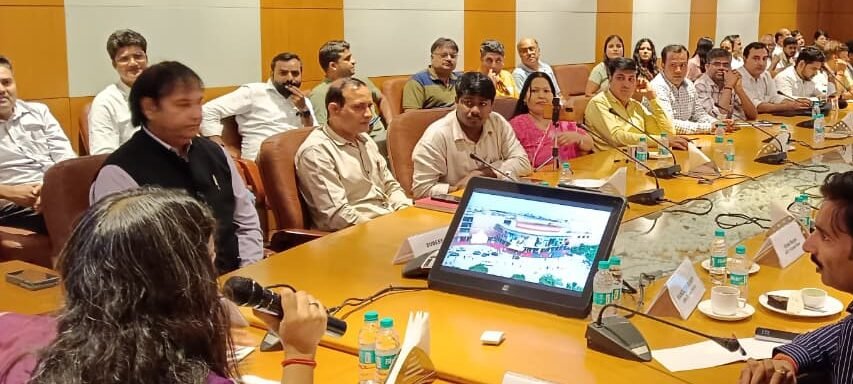 यूपीआईटीएस 2025 बनेगा वैश्विक कारोबार और संस्कृति का संगम : जिलाधिकारी मेधा रूपम 2 WhatsApp Image 2025 09 04 at 9.54.20 PM edited