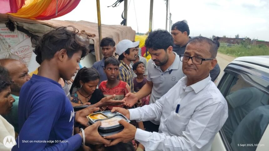 Ghaziabad administration arranging relief for flood victims, medical department also sets up camps IMAGE CREDIT TO INFORMATION DEPARTMENT