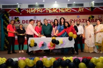 Teachers Honored on Teachers' Day at ITS College, Students Gave Captivating Performances IMAGE CREDIT TO ITS