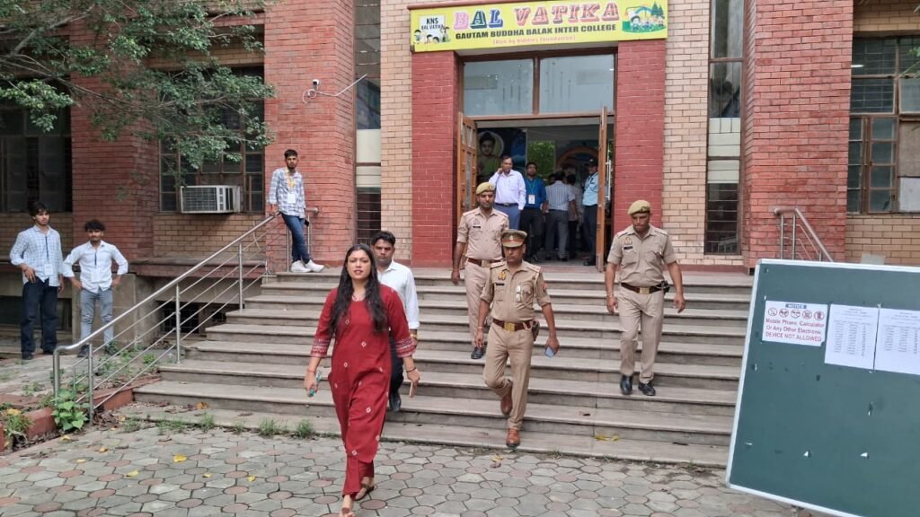 गौतमबुद्धनगर में PET-2025 का आगाज़, 40 परीक्षा केंद्रों पर शांति और कड़ी निगरानी के बीच हुई परीक्षा 2 WhatsApp Image 2025 09 06 at 8.52.13 PM