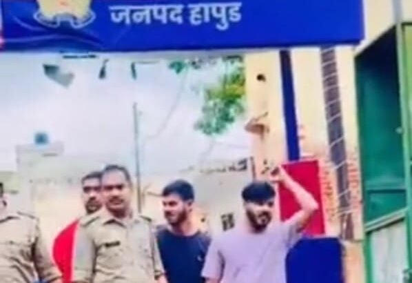 Young Man’s Reel in Handcuffs Turns Police Station Gate into a Stage for Fun; Police Department Shocked After Video Goes Viral on Facebook IMAGE CREDIT TO REPORTER