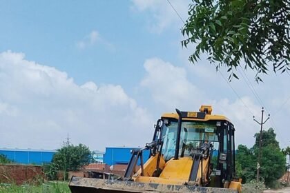 Pothole Filling Started on Hum Tum Road, Raj Nagar Extension to Soon Receive the Gift of New Roads IMAGE CREDIT TO AUTHORITY