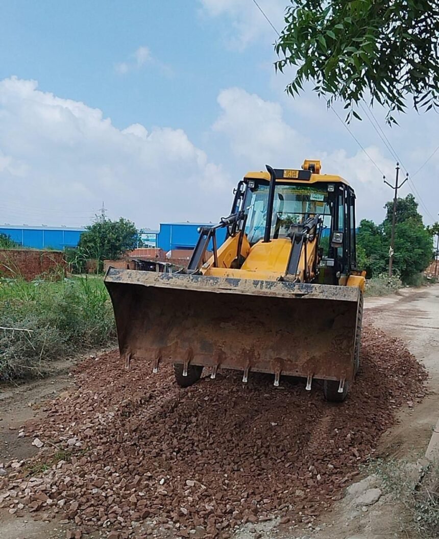 Pothole Filling Started on Hum Tum Road, Raj Nagar Extension to Soon Receive the Gift of New Roads IMAGE CREDIT TO AUTHORITY