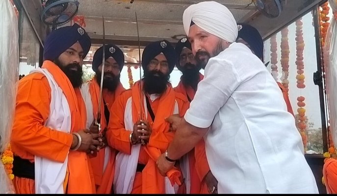 Grand Welcome for Nagar Kirtan Procession on the 350th Martyrdom Anniversary of Guru Tegh Bahadur Sahib in Garh and Simhavali IMAGE CREDIT TO REPORTER