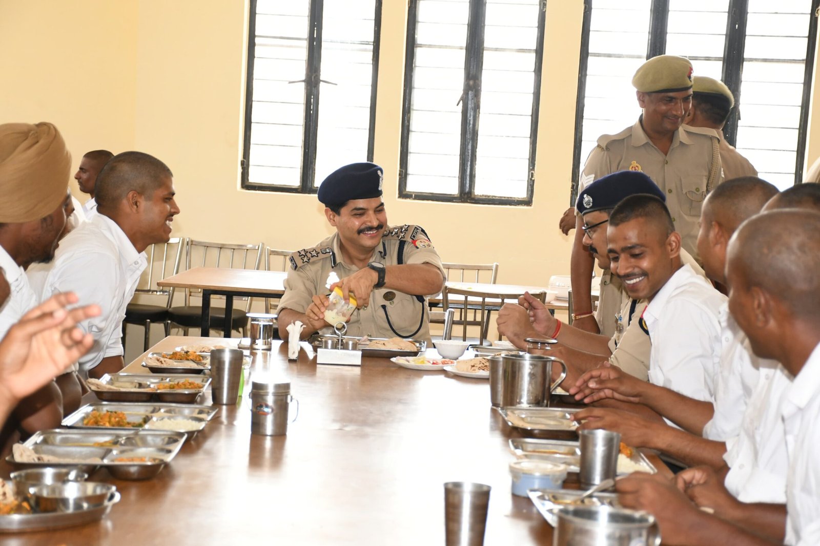 DIG Naithani Visits Baghpat Police Lines, Boosts Morale by Dining with Recruit Constables IMAGE CREDIT TO POLICE