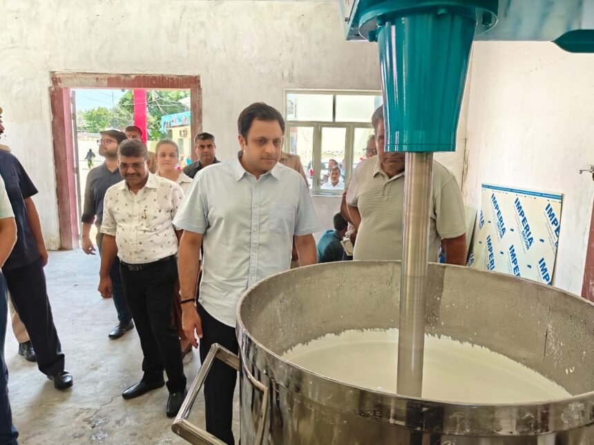 Ghaziabad Municipal Corporation is manufacturing natural paint; the Municipal Commissioner inspected the under-construction plant IMAGE CREDIT TO NAGAR NIGAM