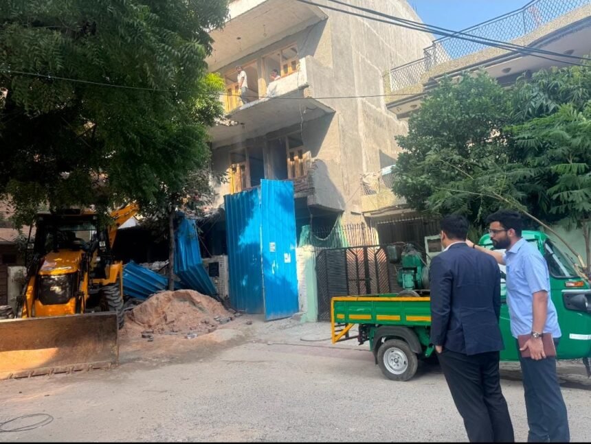 Bulldozer operation by GDA against illegal construction in Rajendra Nagar; demolition carried out in the presence of the Vice Chairman IMAGE CREDIT TO AUTHORITY