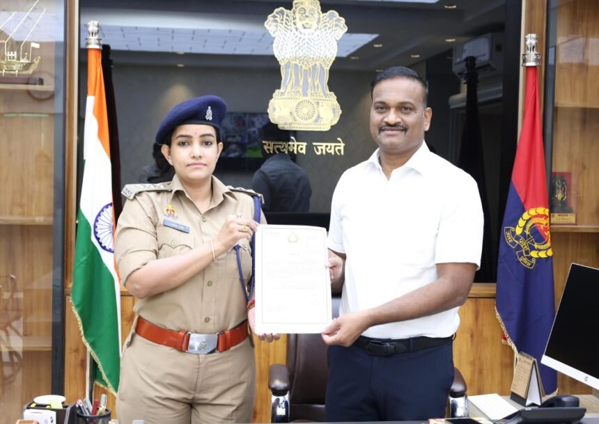 The brave female police team was honored by the Police Commissioner IMAGE CREDIT TO POLICE