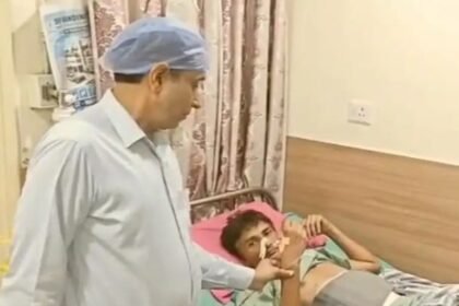 Rare operation at Devnandi Hospital in Hapur: 2 pens, 19 toothbrushes, and 29 spoons removed from an addict's stomach IMAGE CREDIT TO HOSPITAL