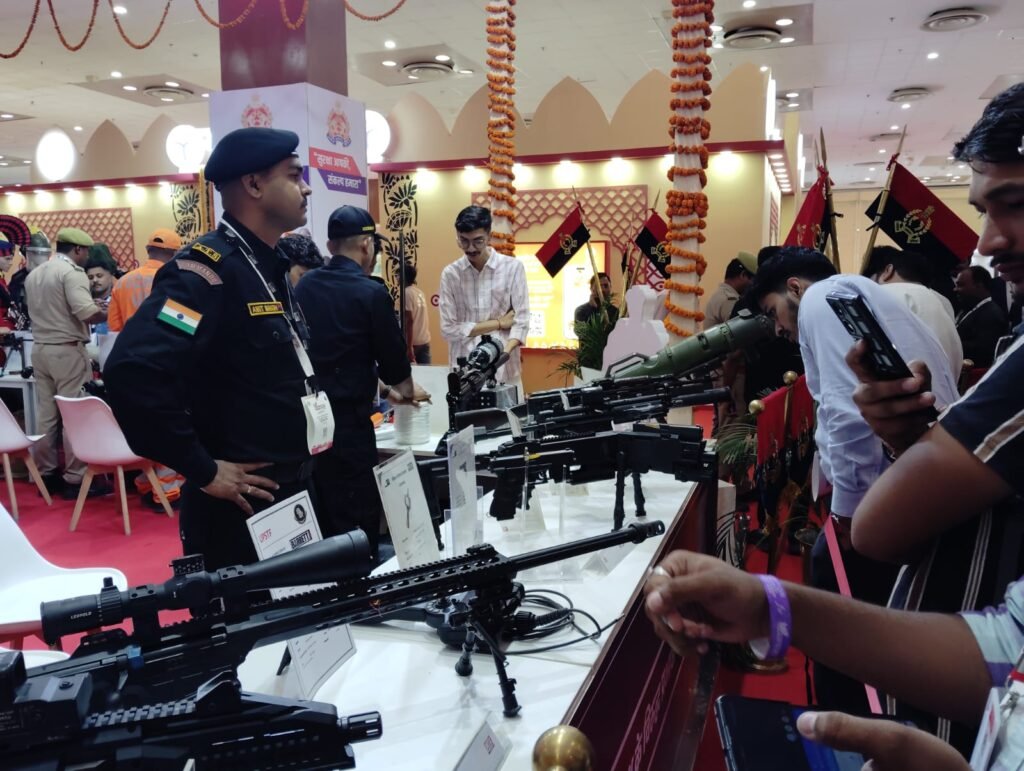 यूपीआईटीएस-2025 में स्मार्ट पुलिसिंग का जादू, विदेशी और देशी विजिटर्स हो रहे मंत्रमुग्ध 2 WhatsApp Image 2025 09 27 at 7.28.47 PM