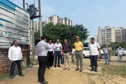 To accelerate construction work in Rajnagar Extension, Vice Chairman Atul Vats conducted a surprise inspection IMAGE CREDIT TO AUTHORITY