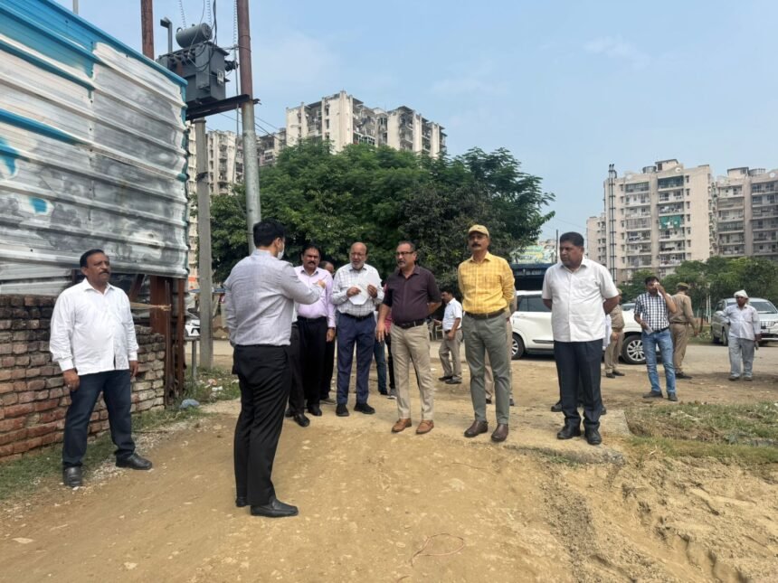 To accelerate construction work in Rajnagar Extension, Vice Chairman Atul Vats conducted a surprise inspection IMAGE CREDIT TO AUTHORITY