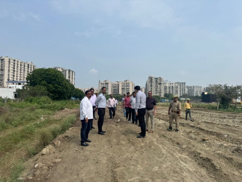 राजनगर एक्सटेंशन में निर्माण कार्यों की गति बढ़ाने के लिए उपाध्यक्ष अतुल वत्स ने किया औचक निरीक्षण 2 WhatsApp Image 2025 10 01 at 9.14.37 PM