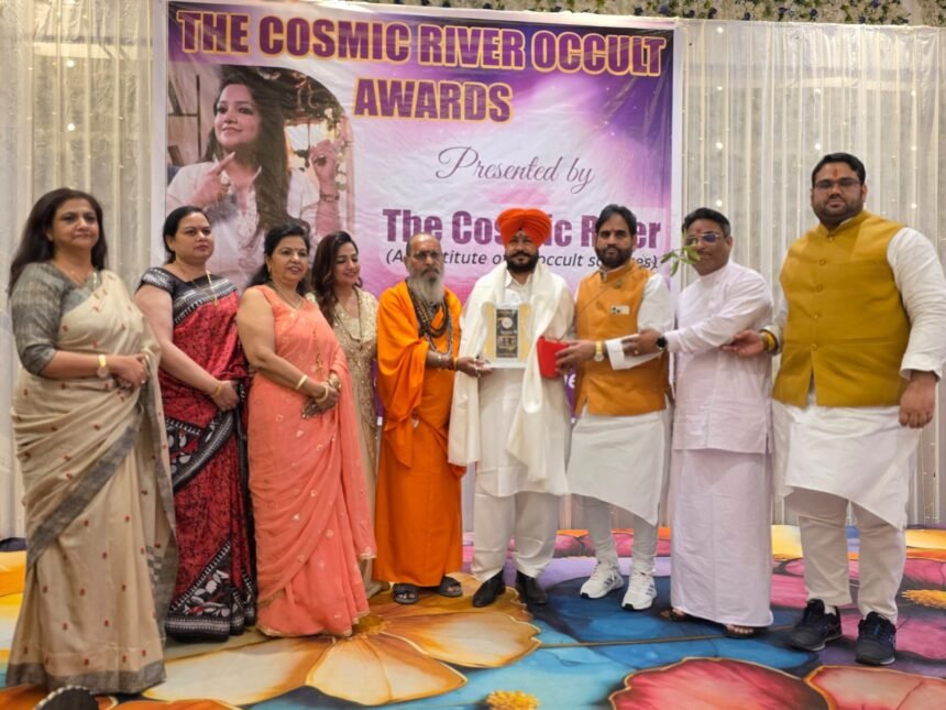 World-renowned astrologer Bakshish Singh Bawa received the ‘Cosmic River Occult Award’ in an evening of spirituality that sparkled in the presence of over 200 astrologers IMAGE CREDIT TO प्रो. बावा