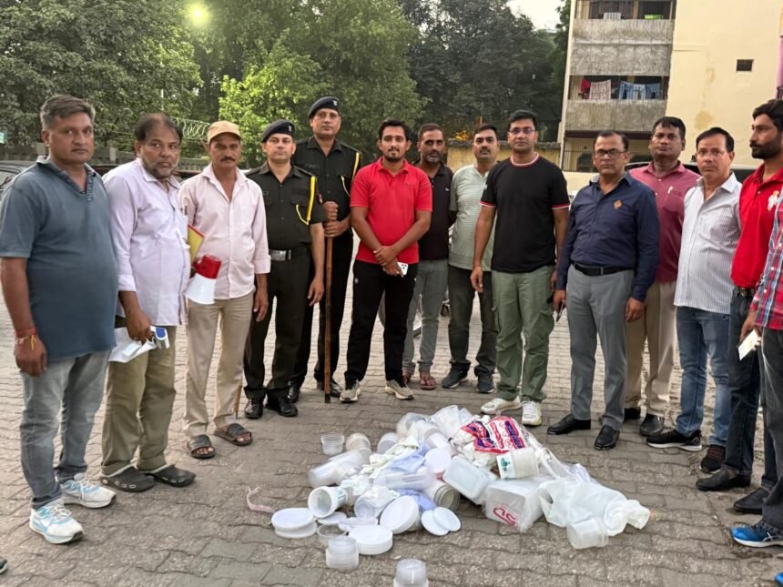 Greater Noida Authority Cracks Down on Single-Use Plastic in GAMA-2 Market; Shopkeepers Pledge to Protect the Environment IMAGE CREDIT TO AUTHORITY
