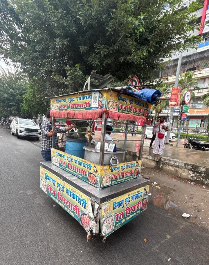 Campaign to Remove Illegal Carts and Stalls from Roads in Greater Noida; 12 Carts Seized IMAGE CREDIT TO AUTHORITY