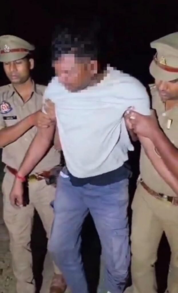 ऑपरेशन लंगड़ा : पुलिस ने मुठभेड़ में दो लुटेरों को किया गिरफ्तार, पैर में लगी गोली 2 WhatsApp Image 2025 10 06 at 7.23.38 PM