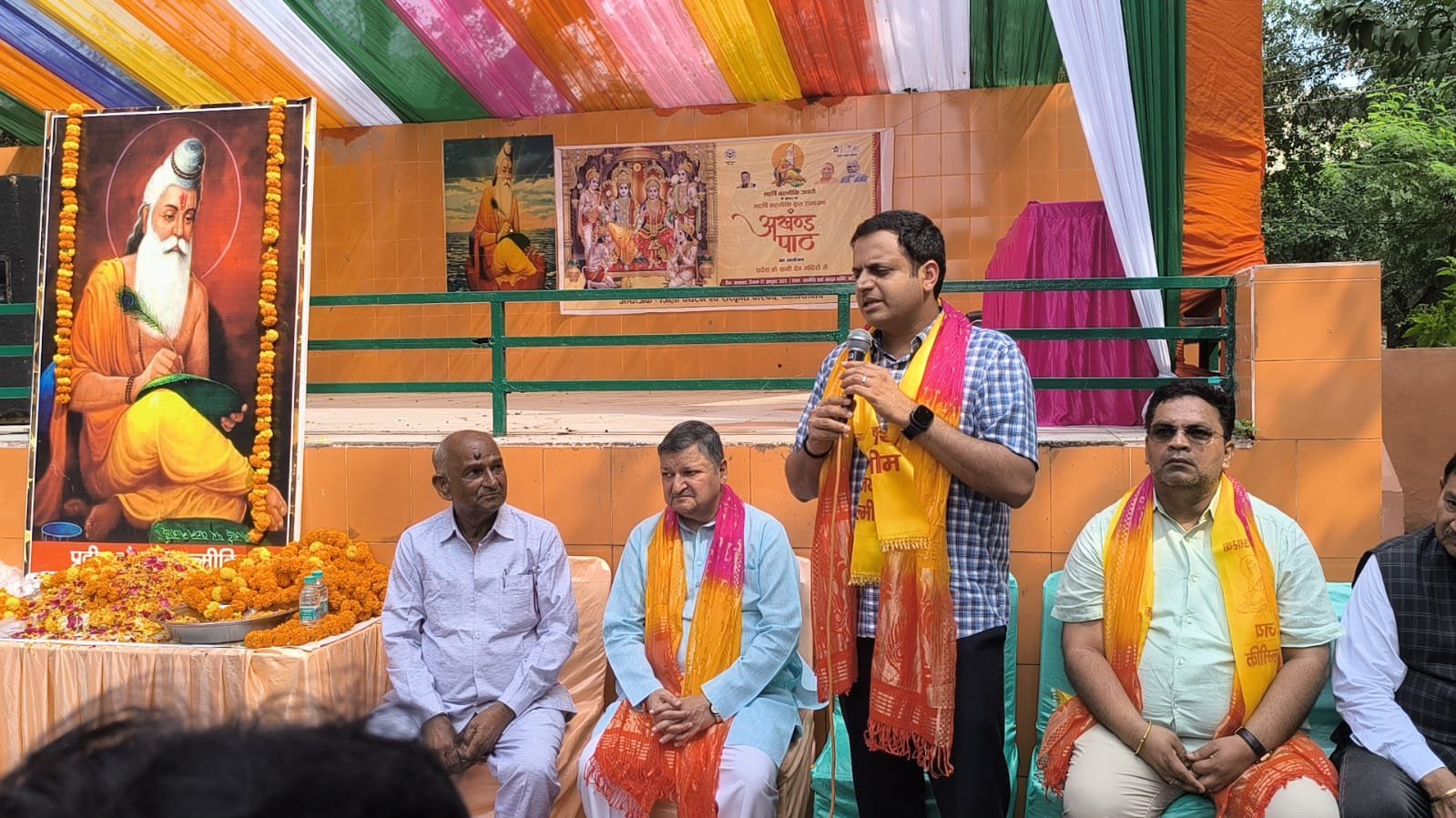 Maharshi Valmiki Jayanti Celebrated with Great Enthusiasm in Ghaziabad, Municipal Commissioner Appeals to Maintain Cleanliness IMAGE CREDIT TO NAGAR NIGAM