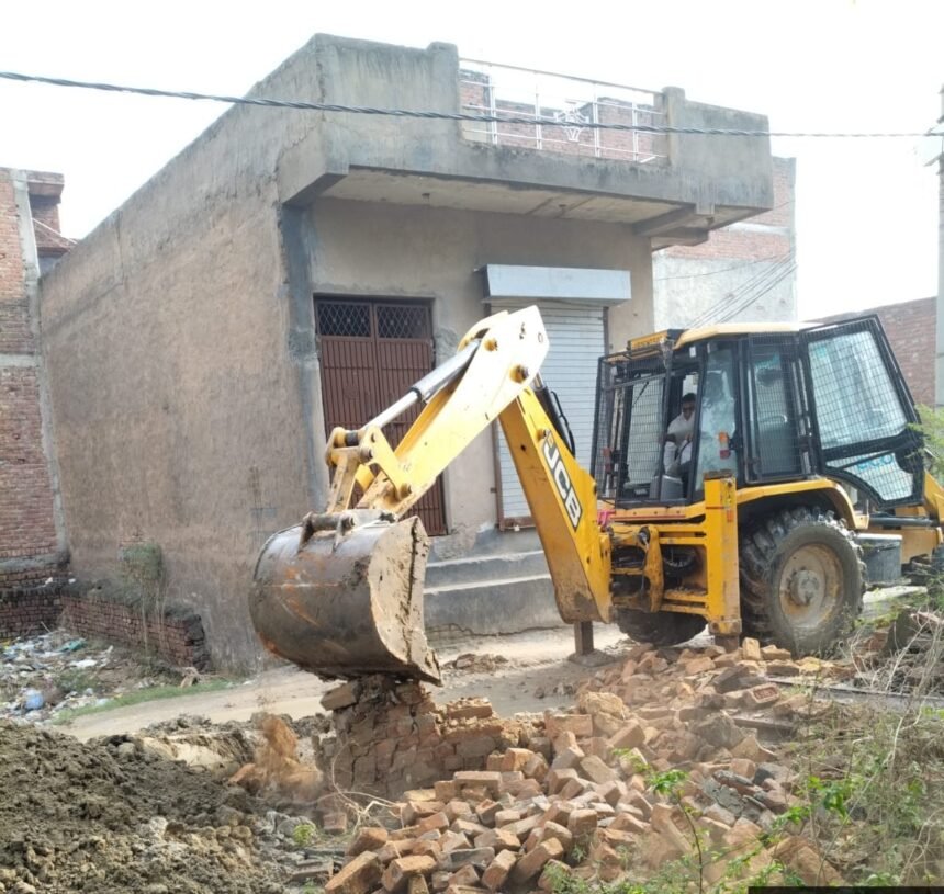 In the flood-prone area of Haibatpur, Greater Noida Authority takes major action. Bulldozer demolishes illegal structures in Shivam Enclave, freeing 10,000 square meters of land from encroachment IMAGE CREDIT TO AUTHORITY