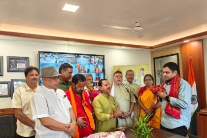 Ghaziabad Municipal Corporation is busy preparing for the Chhath festival. Members of the Purbiya Jan Kalyan Parishad met with the Municipal Commissioner to discuss the arrangements IMAGE CREDIT TO NAGAR NIGAM