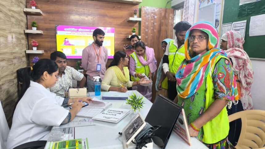 Mission Shakti-5: Following the orders of the Municipal Commissioner, health check-ups are being conducted for female sanitation workers to ensure their well-being and safety IMAGE CREDIT TO NAGAR NIGAM
