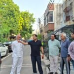 Reaching door-to-door, Municipal Commissioner raises awareness about waste segregation among people IMAGE CREDIT TO NAGAR NIGAM
