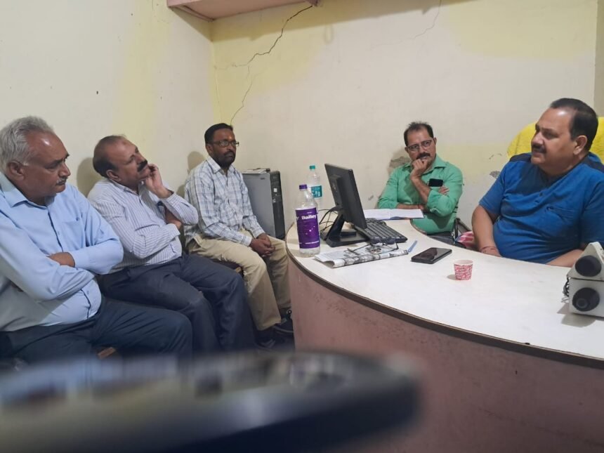 The Uttar Pradesh Shramjeevi Journalist Union will honor 10 journalists, and a one-day workshop will be organized in December IMAGE CREDIT TO REPORTER UNION