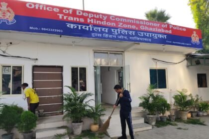 A special cleanliness drive was carried out in all police stations and police offices in Ghaziabad in preparation for the festivals IMAGE CREDIT TO POLICE