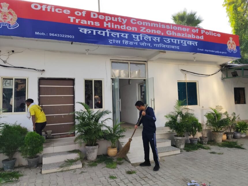A special cleanliness drive was carried out in all police stations and police offices in Ghaziabad in preparation for the festivals IMAGE CREDIT TO POLICE