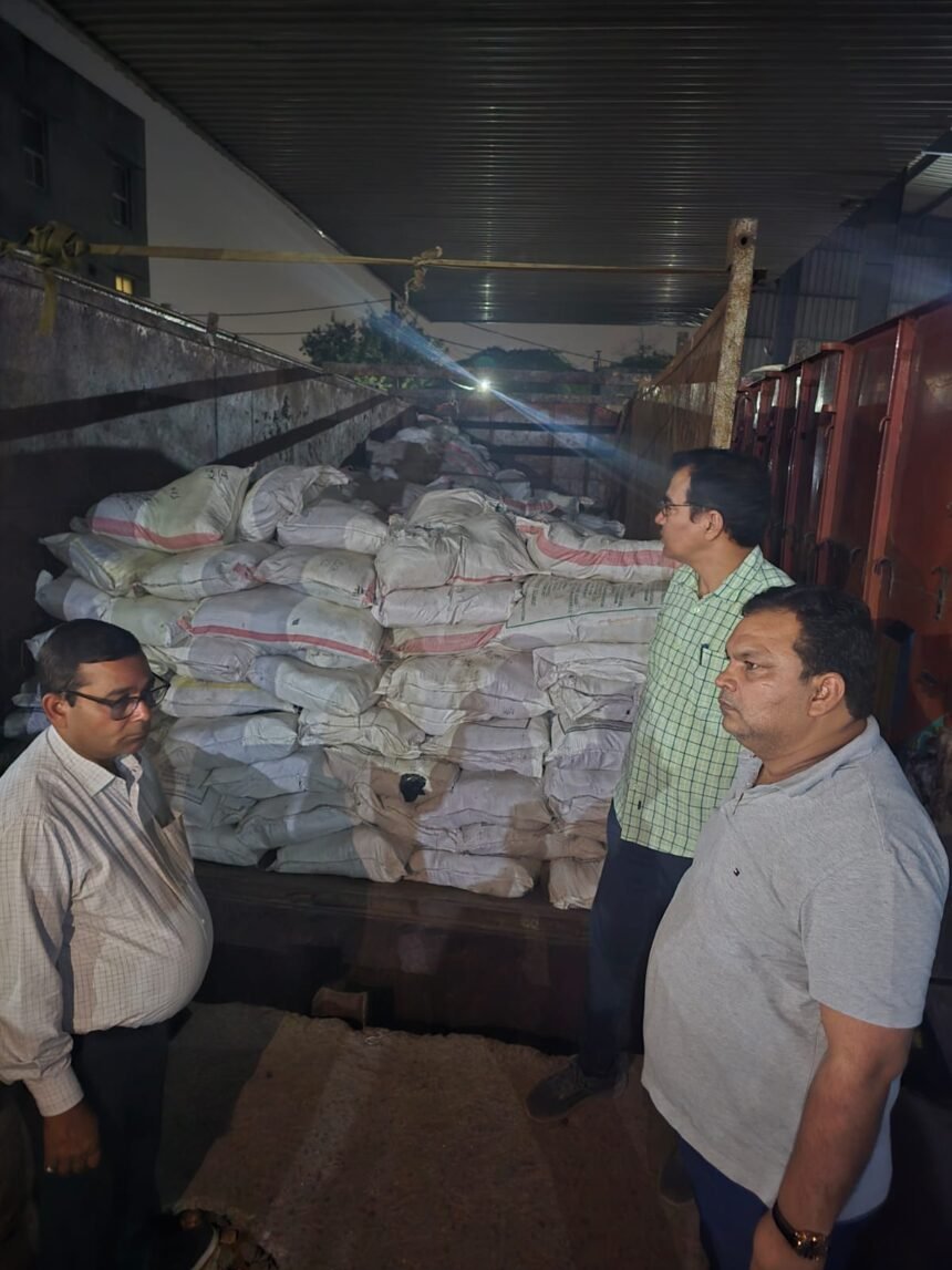 Plastic-Free Campaign: The Municipal Corporation seized 50 tons of single-use plastic IMAGE CREDIT TO NAGAR NIGAM