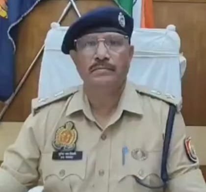 DCP Rural Surendranath Tiwari awarded commendation certificates to police personnel for their outstanding work IMAGE CREDIT TO POLICE