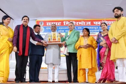 A grand National Poets' Conference was held in Vasundhara: The poets' performances were filled with feelings of patriotism, social service, and literature IMAGE CREDIT TO Roop Chaudhary