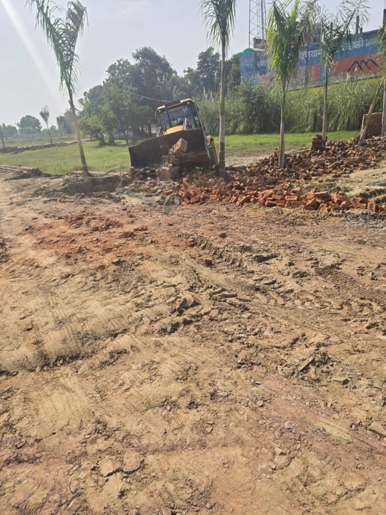मोदीनगर में फिर चला जीडीए का बुलडोजर: 17,000 वर्ग मीटर में फैली अवैध कॉलोनी ध्वस्त, कॉलोनाइज़रों का विरोध बेअसर 2 WhatsApp Image 2025 10 13 at 7.40.42 PM