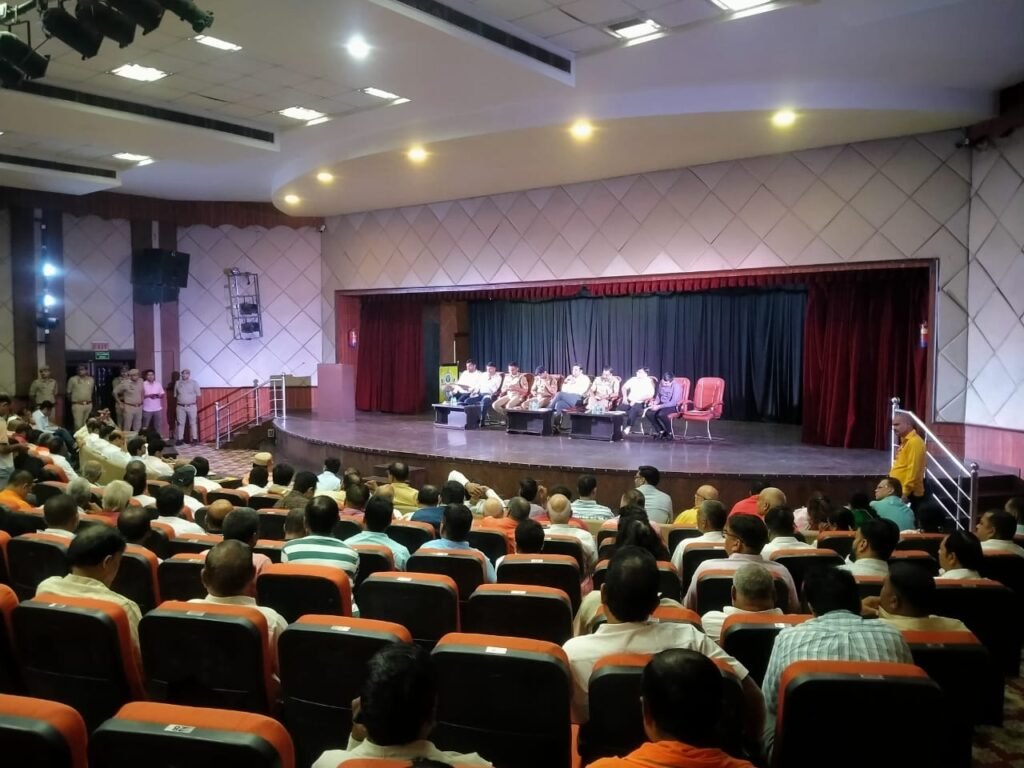छठ पर्व : विशेष तैयारियों को लेकर हिन्दी भवन में डीएम की अध्यक्षता में हुई बैठक 2 WhatsApp Image 2025 10 13 at 8.02.30 PM